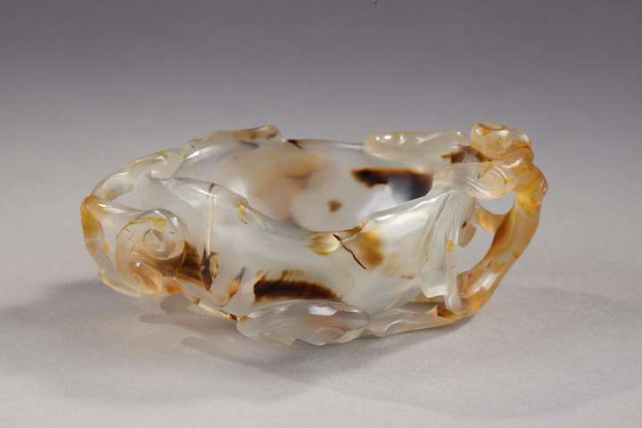 Brush washer finely sculpted agate